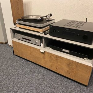 WD-Oensingen-AG_SwissHD_Moebel_Rowen_Lautsprecher_NAD_C388_Verstaerker_Clearaudio_Concept_Plattenspieler-3