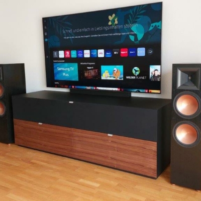 Achtung Klipsch Freunde: 85" Zoll TV ergibt die passende Bild Performance
zum packenden Klipsch Sound und das Ganze mit SwissHD gelöst, da lacht das Auge und freut sich das Herz.