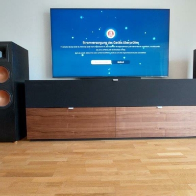 Achtung Klipsch Freunde: 85" Zoll TV ergibt die passende Bild Performance
zum packenden Klipsch Sound und das Ganze mit SwissHD gelöst, da lacht das Auge und freut sich das Herz.